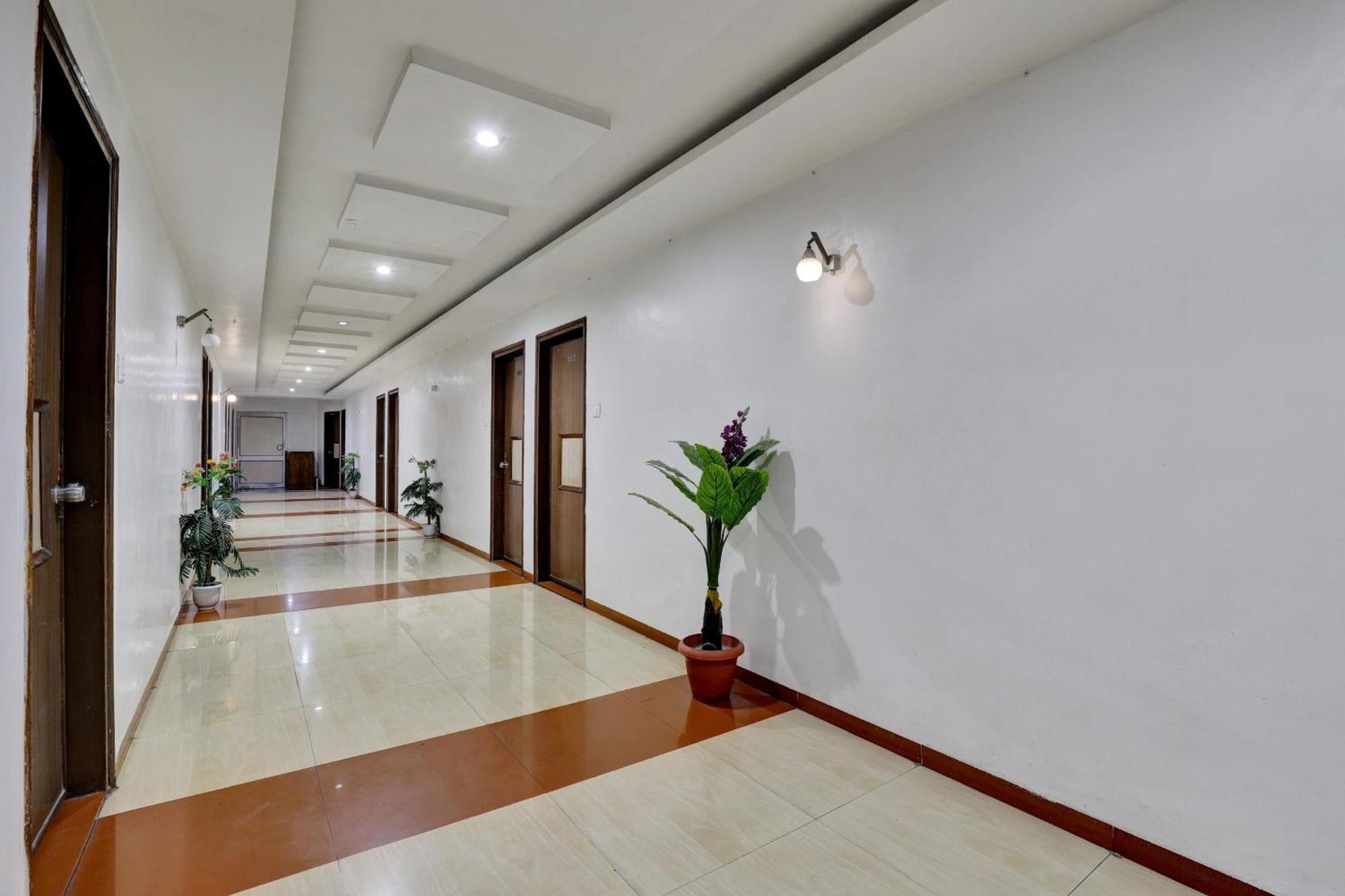 Hotel Royal Plaza Amhedabad Dış mekan fotoğraf