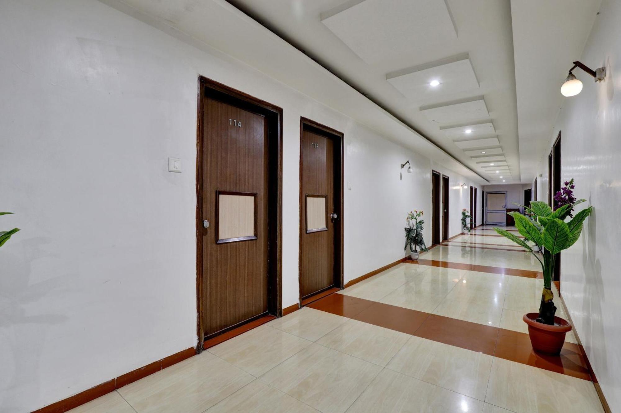 Hotel Royal Plaza Amhedabad Dış mekan fotoğraf
