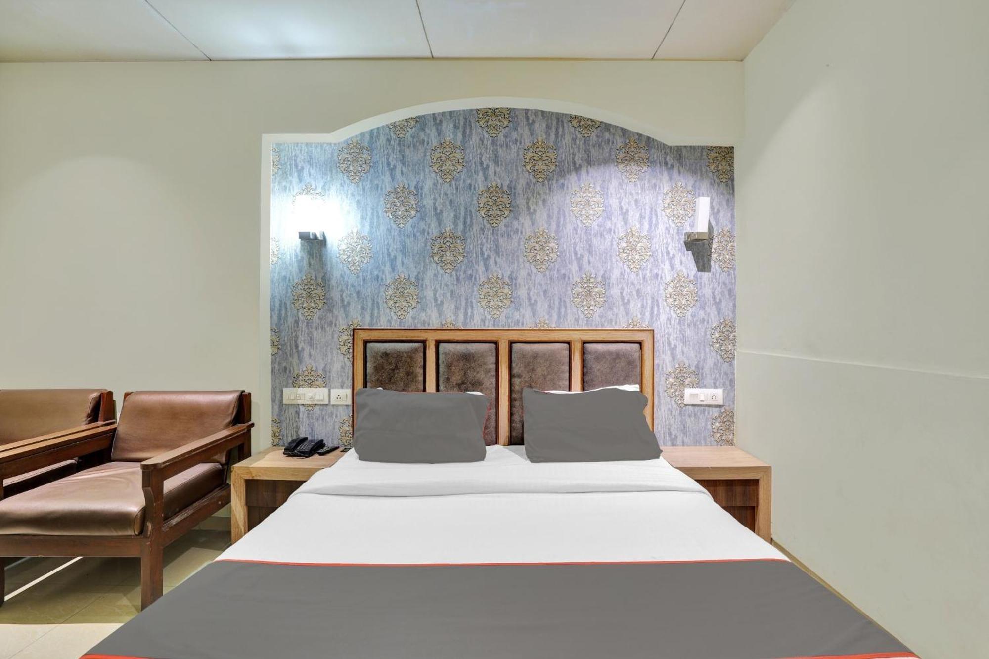 Hotel Royal Plaza Amhedabad Dış mekan fotoğraf