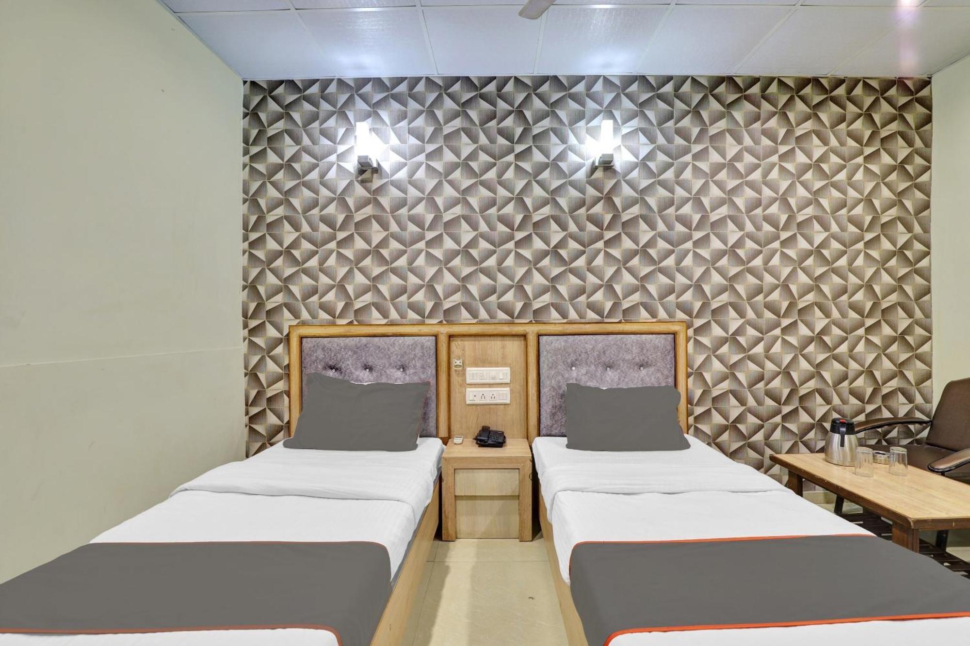 Hotel Royal Plaza Amhedabad Dış mekan fotoğraf