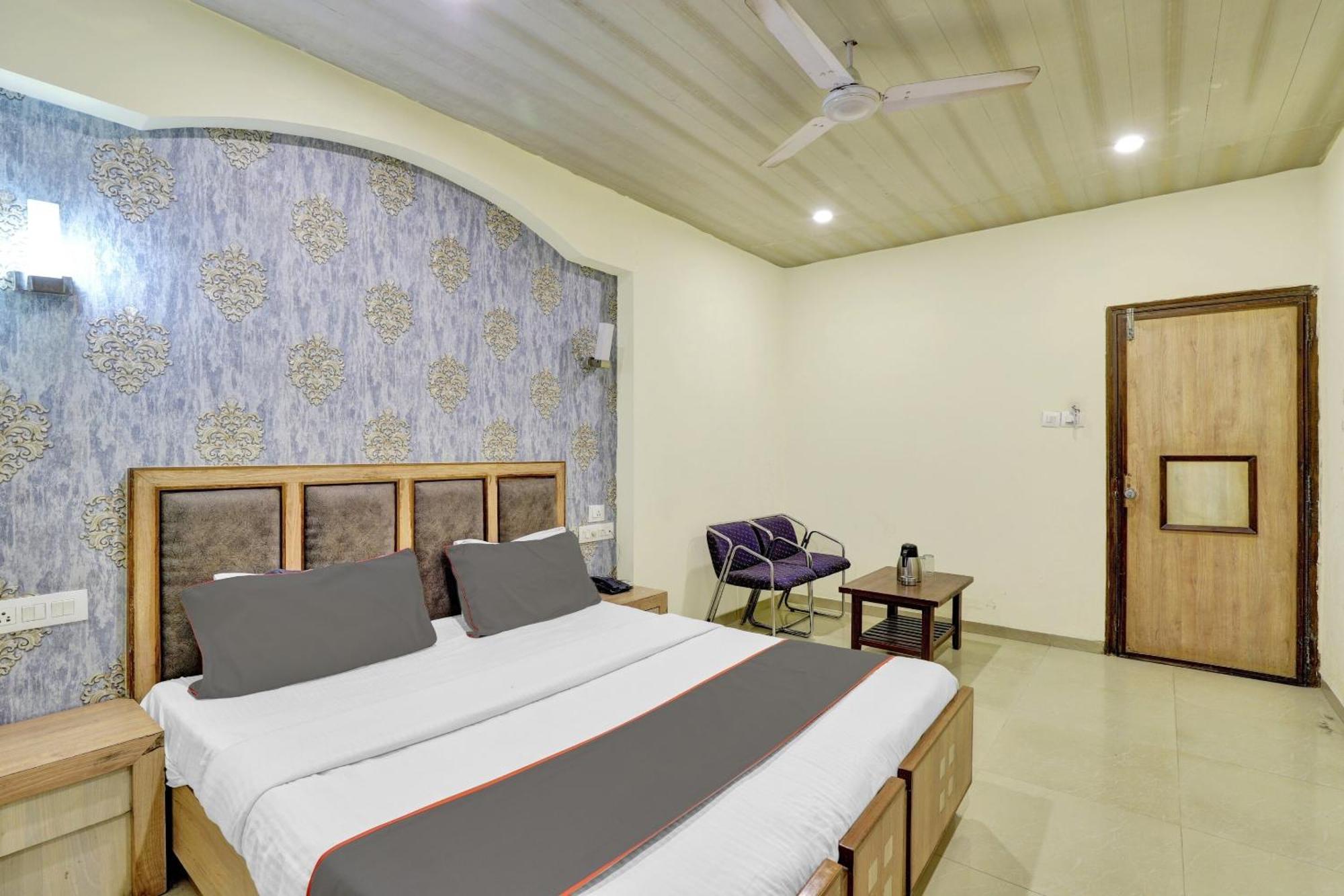 Hotel Royal Plaza Amhedabad Dış mekan fotoğraf