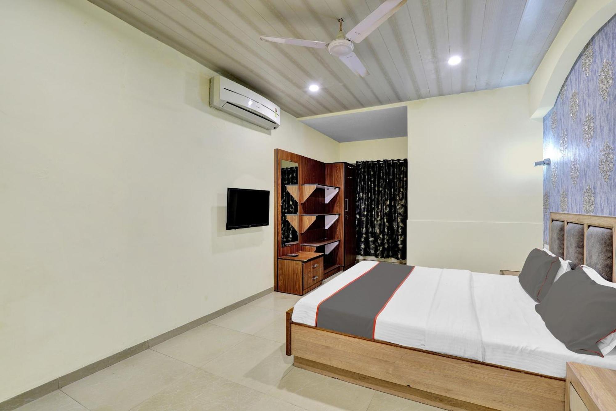 Hotel Royal Plaza Amhedabad Dış mekan fotoğraf