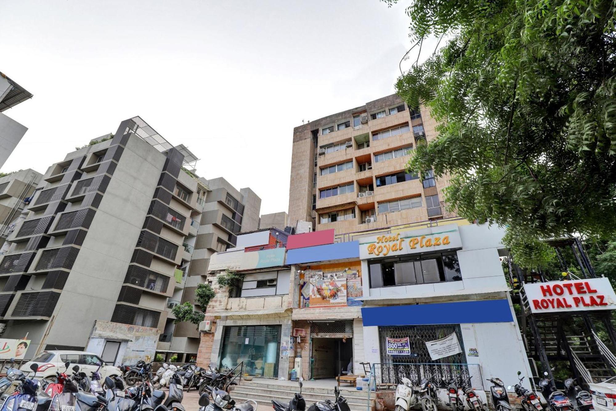 Hotel Royal Plaza Amhedabad Dış mekan fotoğraf