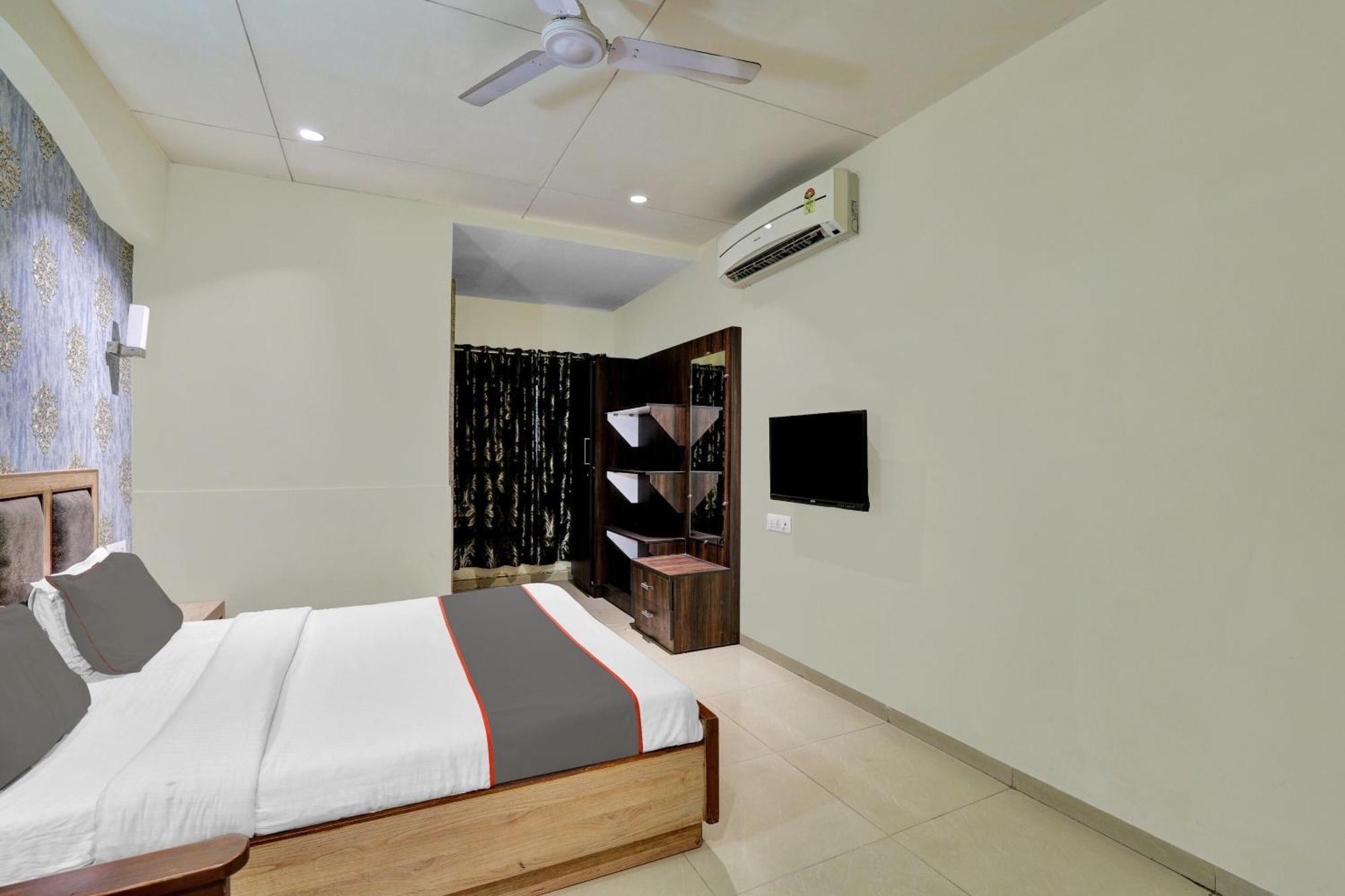 Hotel Royal Plaza Amhedabad Dış mekan fotoğraf
